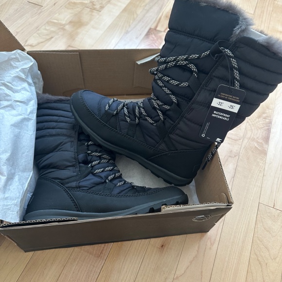 Sorel Black and White Winter Boots for Rainy Days - Picture 2 of 3